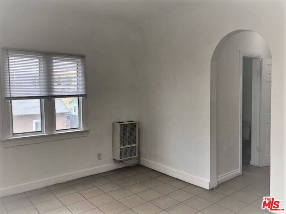 Building Photo - 945 E Jefferson Blvd