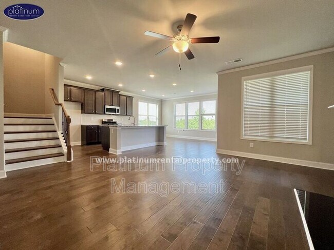Building Photo - 2360 Manor Pointe Dr