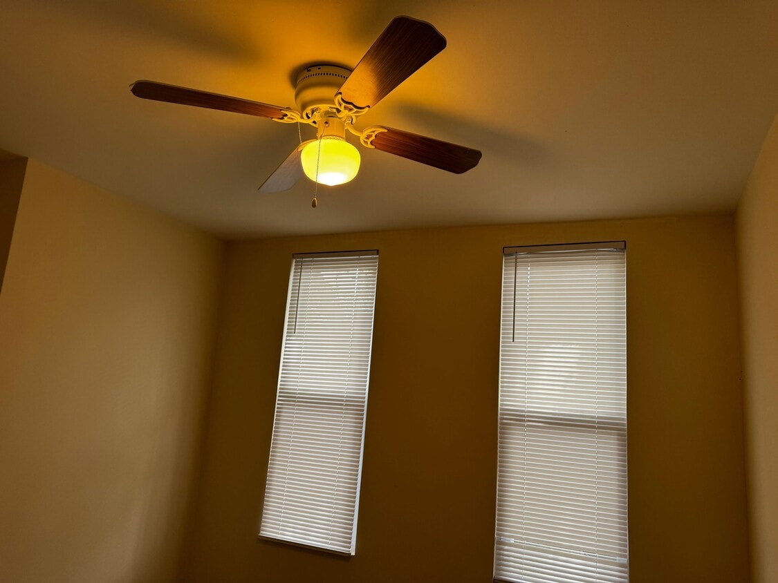 Photo - 2560 Bonnaffon St (Philadelphia, PA)