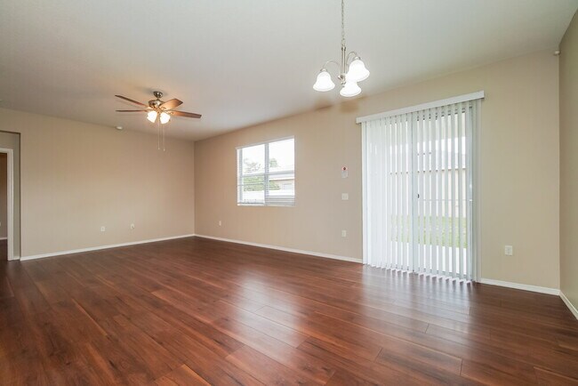 Foto del edificio - 1557 Regent Ct