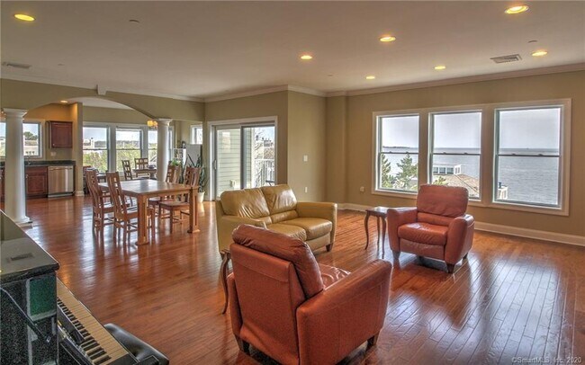 Foto del edificio - 200 Harbour Close