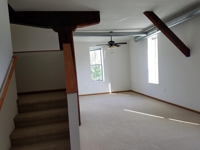 Building Photo - 401 W Fulton St