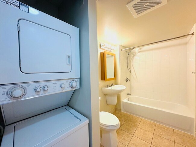 Foto del edificio - 2 Bedroom, 2 Bathroom, 2 Parking (Pacifica...