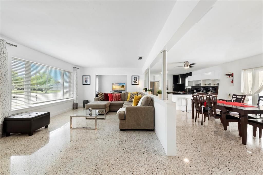 Foto del edificio - 940 NE 71st St