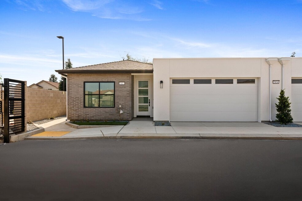 2806 E Alluvial Ave