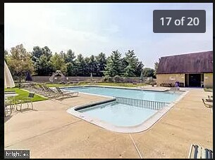 Building Photo - 3227 Sayre Dr