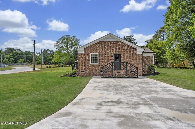 Foto del edificio - 204 S Harris St