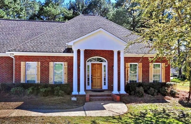 Building Photo - 823 Annandale Rd