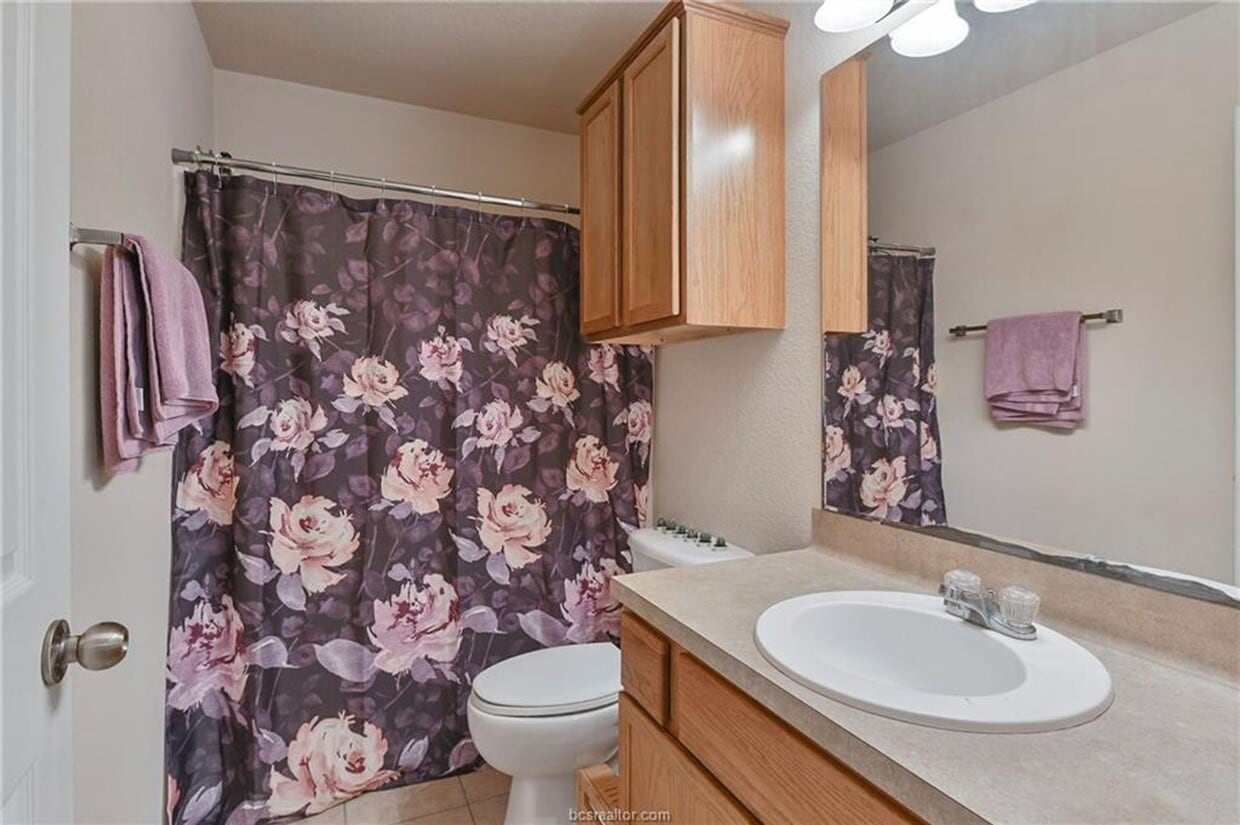 Available May 2026! Great 3 Bedroom, 3 Bathroom Close to Everything!! - Available May 2026! Great 3 Bedroom, 3 Bathroom Close to Everything!!