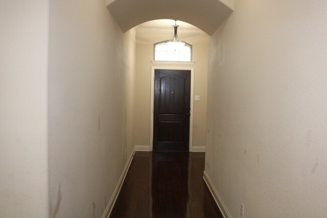 Building Photo - 792 Ruffian Way