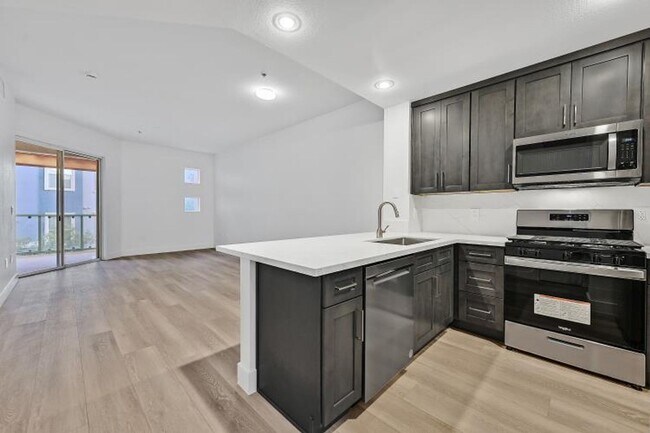 Foto del edificio - Beautifully Upgraded Park Avenue Condo Ava...