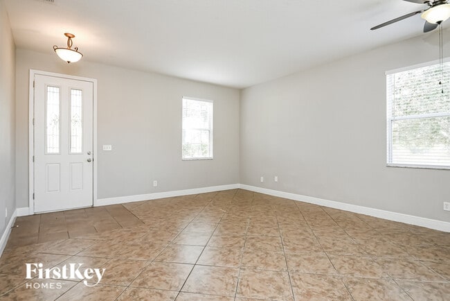 Foto del edificio - 813 N Jacks Lake Rd