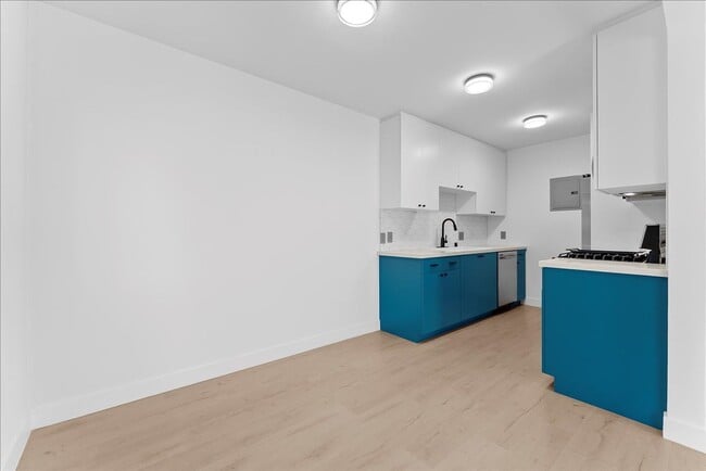 Building Photo - 1347 N Las Palmas Ave