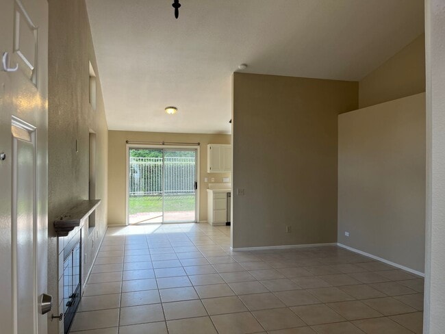 Building Photo - Paloma del Sol 3 Bedroom Single Story