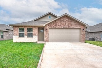 Building Photo - 2031 Bluebonnet Ln