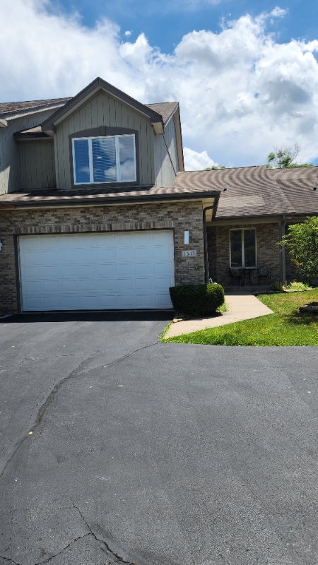 Primary Photo - 1343 Rosewood Ct