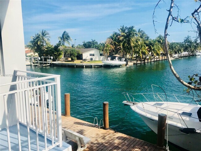 Foto del edificio - 2430 NE 135th St