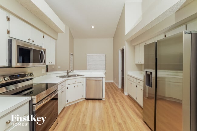 Building Photo - 9312 Pontiac Dr