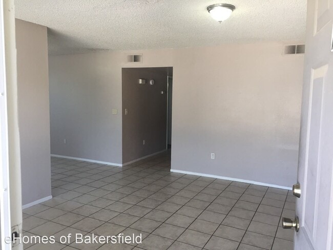 Building Photo - 6004 Hill Dale Ct