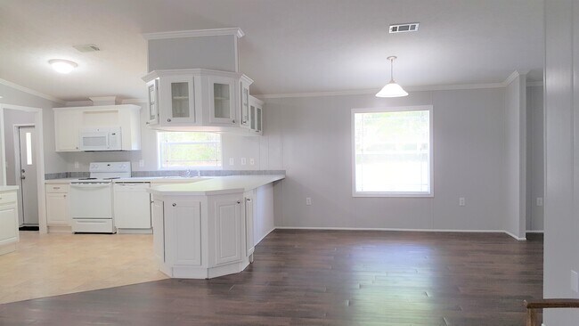 Foto del edificio - 15473 Peach Orchard Rd