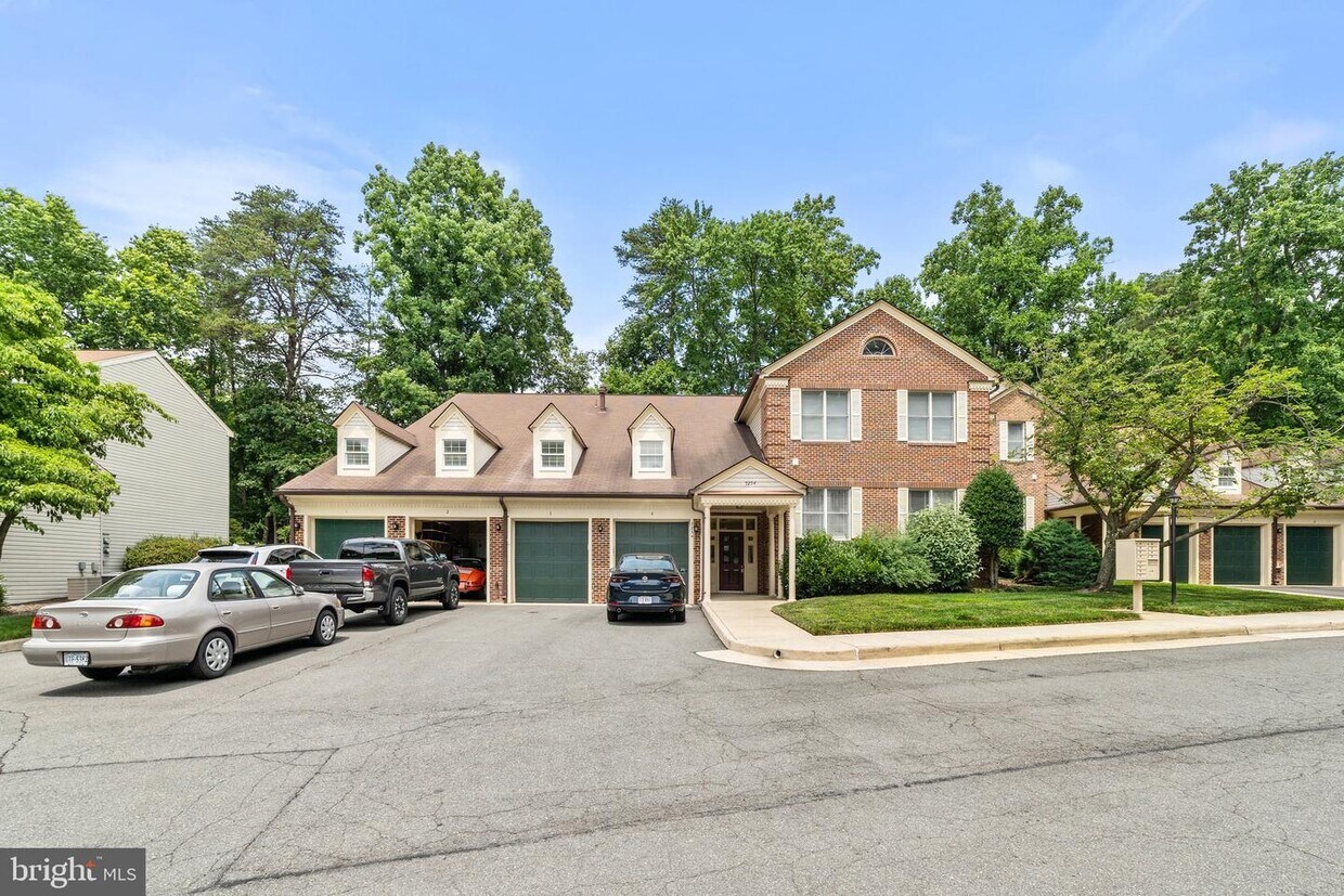 7254 Glen Hollow Ct Unit 3, Annandale, VA 22003 Apartment for Rent in