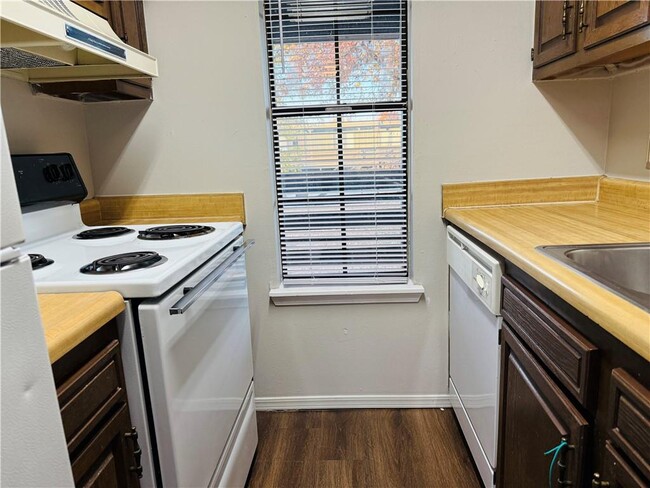 Foto del edificio - 1701 S West End St