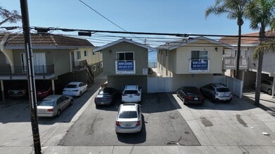 Building Photo - 6647 Del Playa Dr