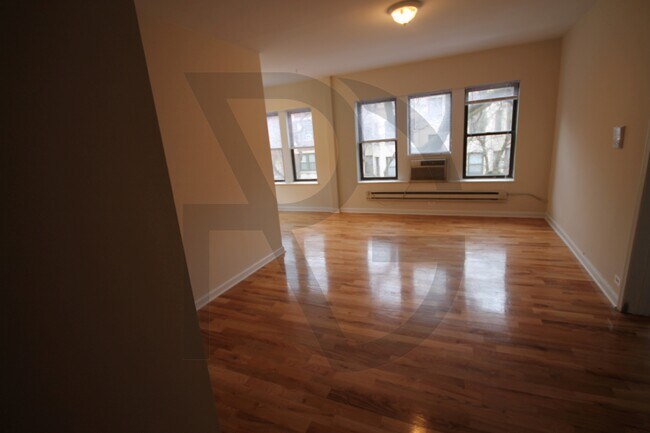 Building Photo - 3721 N Pine Grove Ave