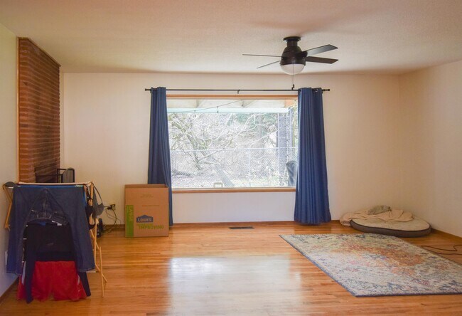 Foto del edificio - 15154 NE Couch Ct