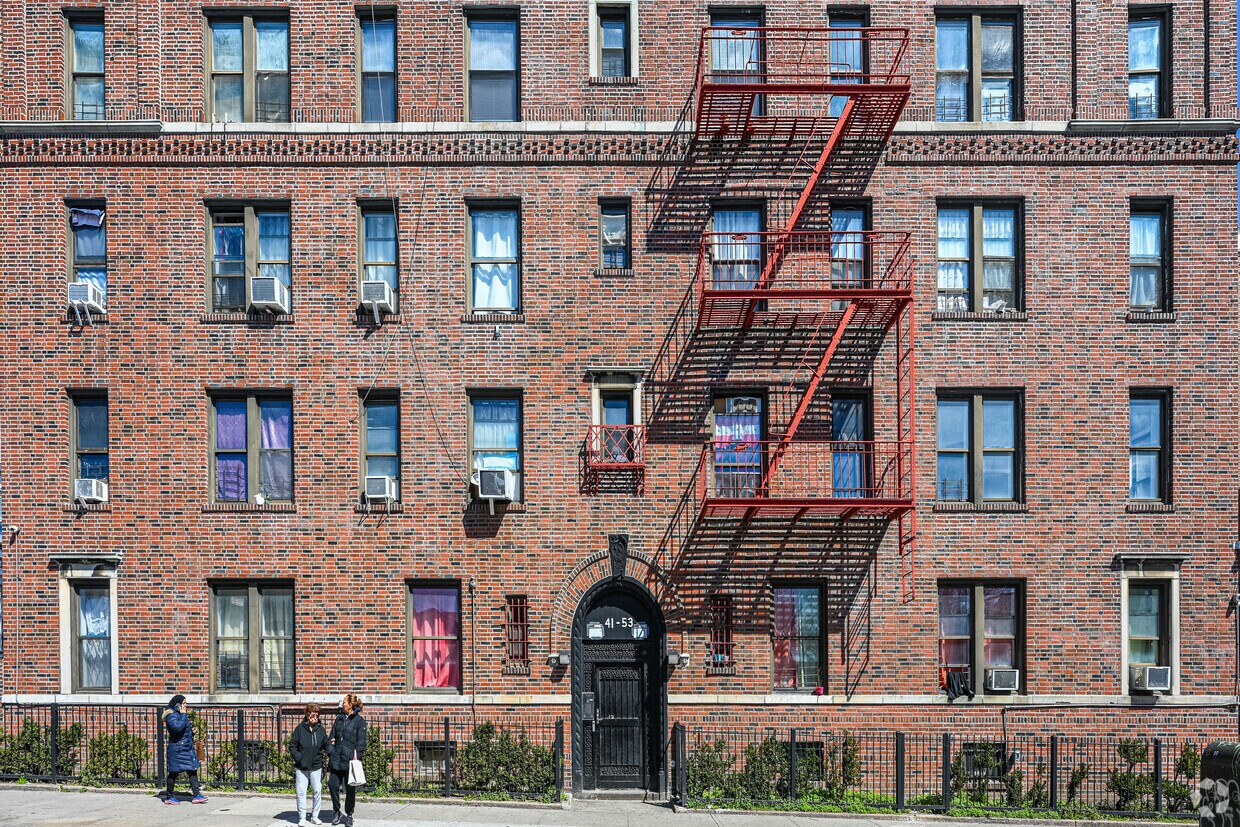 Foto del edificio - 4011 72nd St
