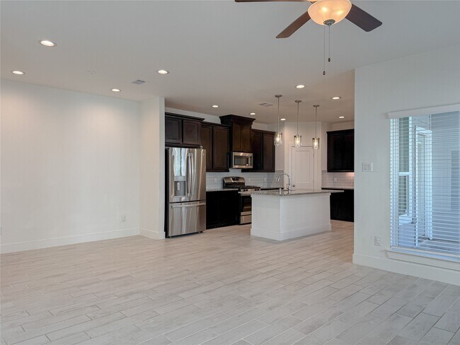 Building Photo - 10030 Crescendo Wy