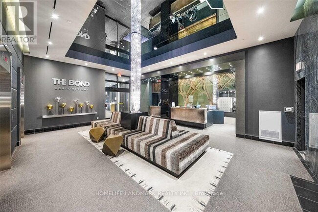 Building Photo - 290 Adelaide St W