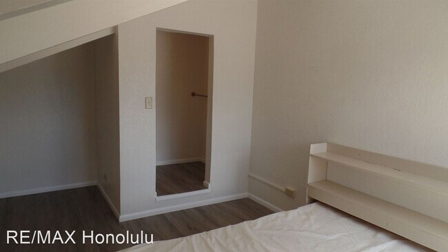 Building Photo - 2 br, 1 bath House - 94-212 Kealohi St #179