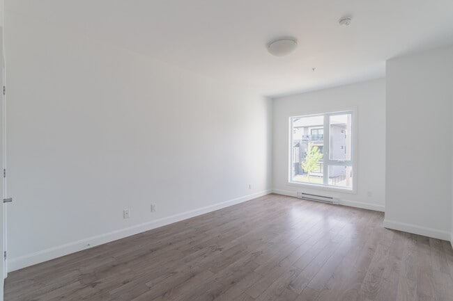 Building Photo - 1810 Boul La Morille