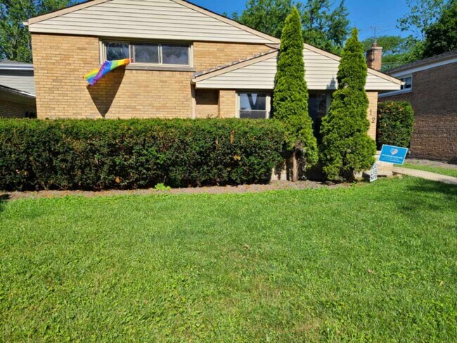 Foto del edificio - 9112 Forestview Rd