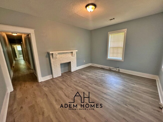 Photo - Spacious 2 Bedroom Home in a Central Location!! - (Duplex)