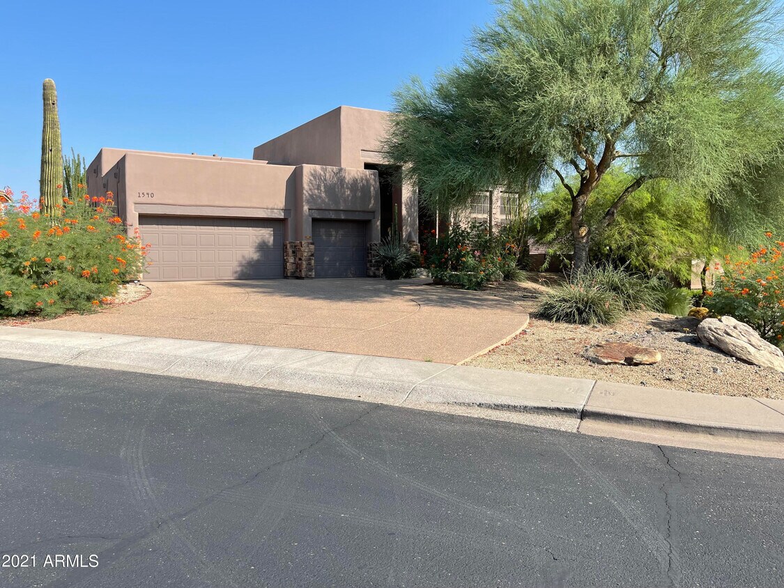 Primary Photo - 1540 E Villa Theresa Dr