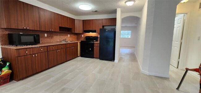 Foto del edificio - 10380 NW 10th Ave