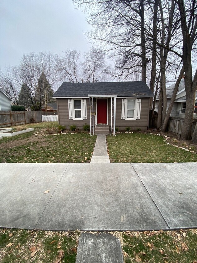 Foto principal - Cozy 1 Bed 1 Bath in the North End!