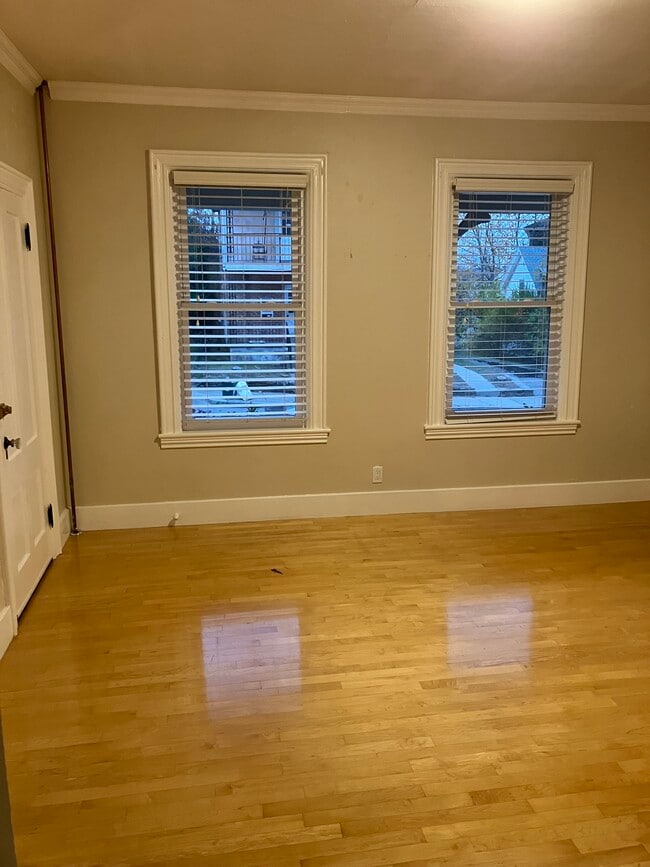 Building Photo - 24 Lee St