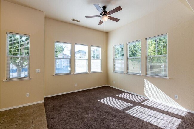 Foto del edificio - 4 br, 3 bath House - 3861 Moody Ln