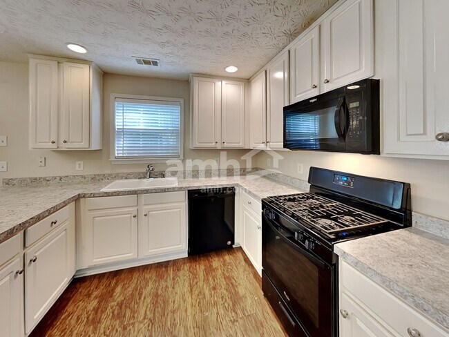 Foto del edificio - 327 Meadows Ln