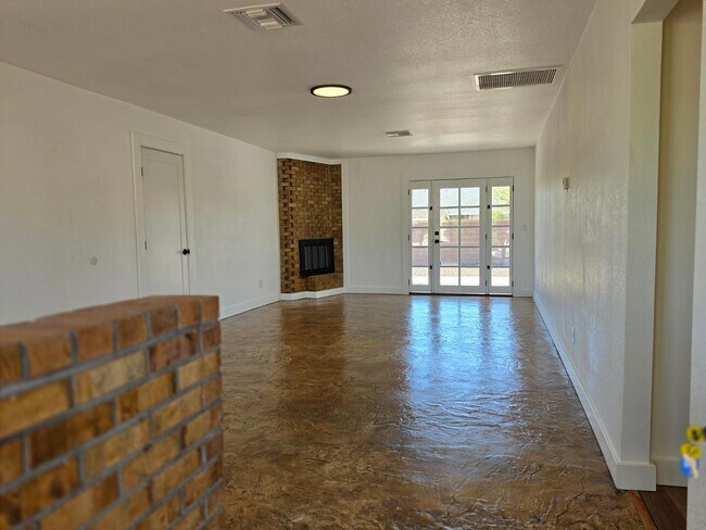 Building Photo - 1731 E Redfield Rd