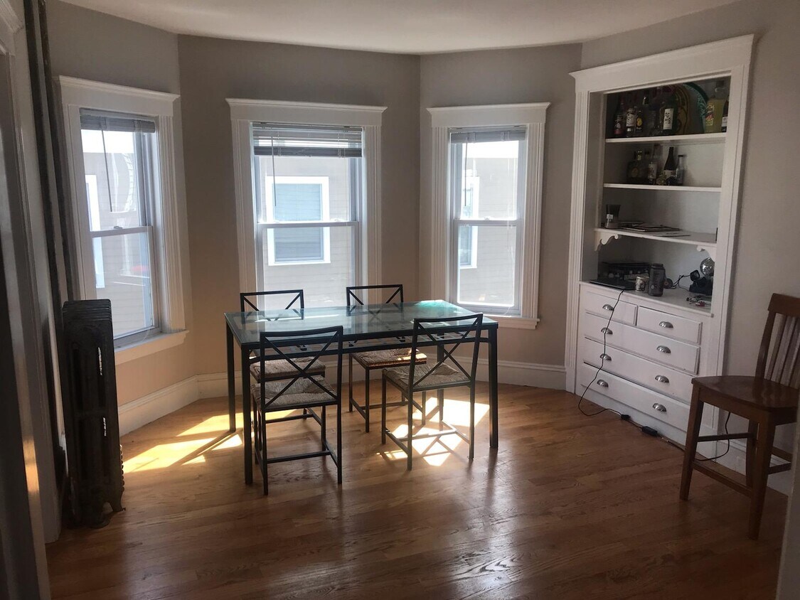 Primary Photo - 129 Brooks St