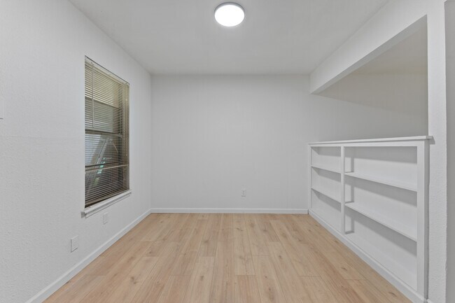 Building Photo - 4717 Orchid Ln