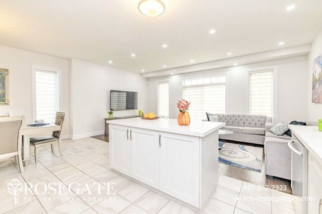 Building Photo - Spacious 4-Bedroom, 2.5-Bath Home in Kitch...