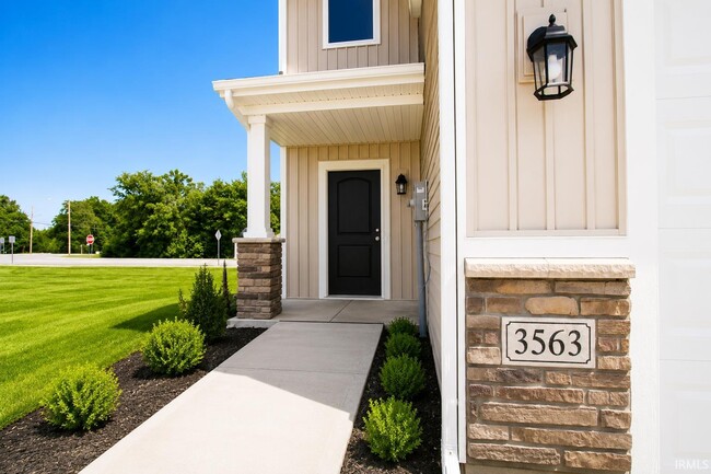 Building Photo - 3563 Canal Square Dr