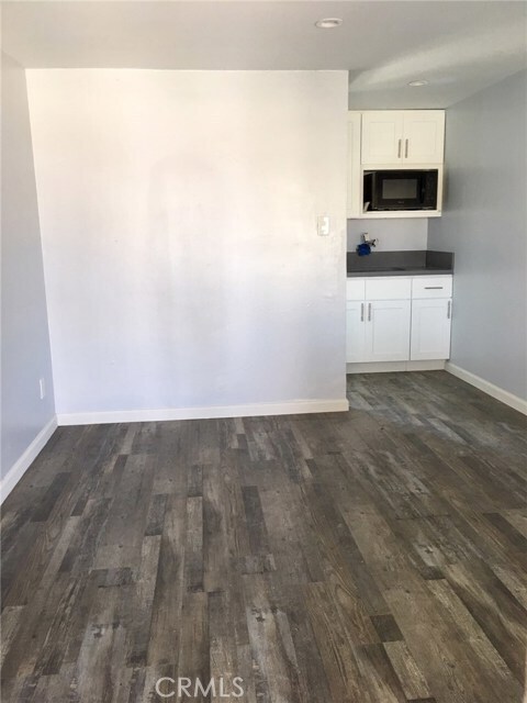 Foto del edificio - 8740 McCahill St