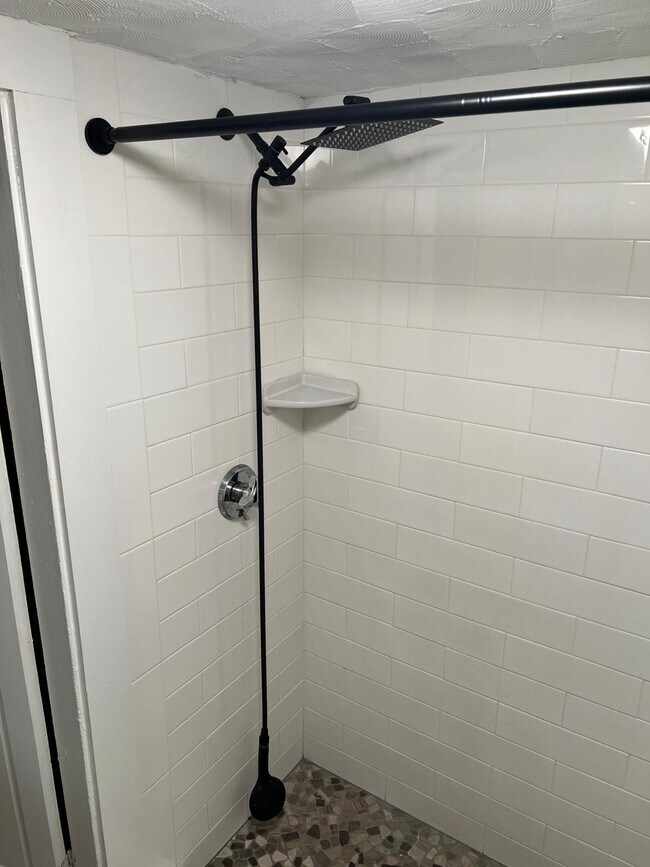 baño - 13 Maple St
