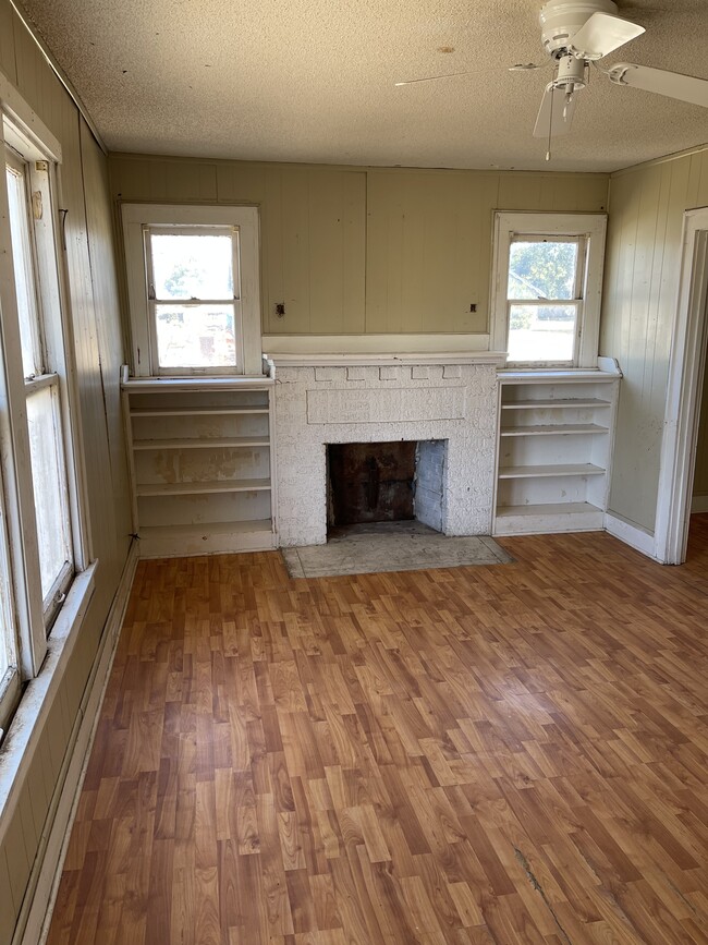 Foto del edificio - 220 N Main St